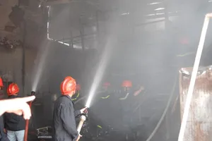 Công ty bùng lửa, hàng trăm công nhân tháo chạy