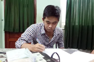 Giả nhiếp ảnh gia, lừa đảo thiếu nữ mê chụp ảnh