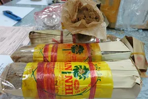 Tiếp tục phát hiện 2kg tiền chất sản xuất ma túy đá trong đường thốt nốt