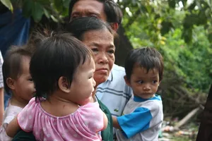 Xác minh năm đứa trẻ không rõ lý lịch