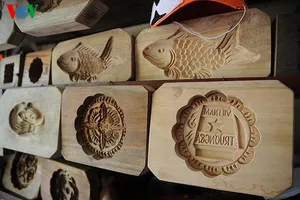 Độc đáo khuôn bánh trung thu theo kịp thời sự biển Đông 