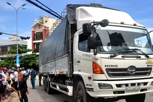 Xe tải đổi hướng, cán chết người đi xe máy