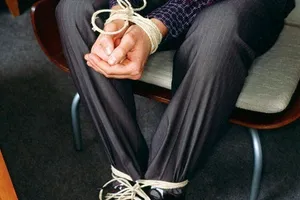 Sao phải khư khư giữ chồng?