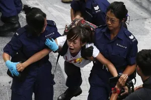 Bạo loạn ở Hong Kong lan rộng, hàng loạt thủ lĩnh sinh viên bị bắt