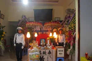 Đón thượng úy hy sinh tại nhà giàn DK1 về đất liền trong nước mắt