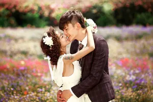 Vợ bịt miệng tình cũ bằng tiền