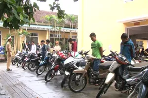 Tạm giữ 11 quái xế làm náo loạn cố đô Huế