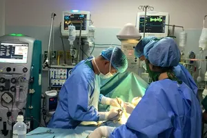 Cứu sống trẻ sơ sinh tim ngừng đập