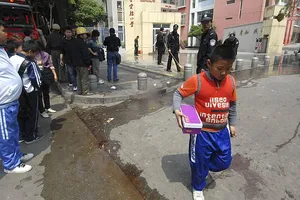 Kẻ tâm thần đâm chết một bé trai ba tuổi