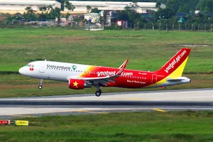 Vietjet chào đón đoàn công tác và tàu bay mới VN-A658