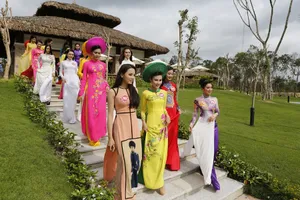 Ấn tượng áo dài đêm chung kết các thí sinh Hoa hậu Việt Nam 2014