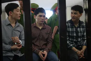 Tử hình hai bị cáo giết người tình đồng tính, cướp tài sản
