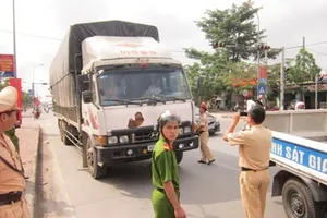 Kiến nghị dừng đầu tư đường bộ đối với tỉnh không dẹp xe quá tải