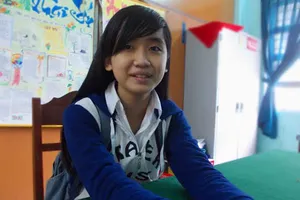 Học sinh vượt biển vào đất liền học