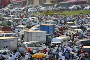 Người dân khổ sở trở về Sài Gòn sau dịp nghỉ Tết