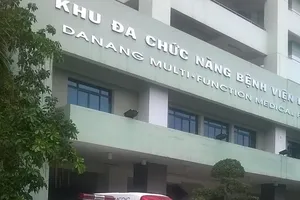 Xe cứu thương đón ông Nguyễn Bá Thanh đã sẵn sàng lăn bánh