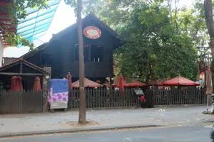 Mùng 4 Tết: đường phố Sài Gòn vẫn vắng tanh