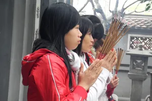 Đầu năm đi chùa cầu duyên như thế nào