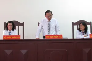 Vụ ‘mua bánh mì phải lấy hóa đơn’: Tòa bác yêu cầu bồi thường