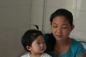 Trẻ hóc hạt dưa 9 ngày tưởng nhầm viêm phổi