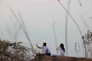 Lãng mạn mùa thả diều ở Làng Đại học