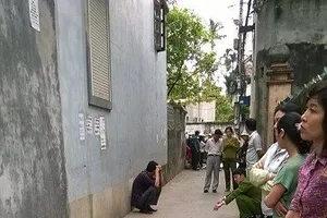 Tá hỏa phát hiện xác người đàn ông phân hủy trong phòng trọ