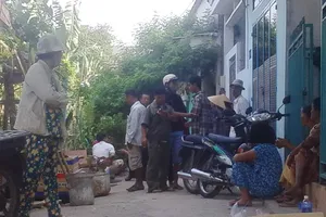 Cãi nhau với vợ rồi chết trong phòng kín