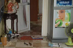 40 cảnh sát bao vây kẻ cầm dao khống chế vợ bạn