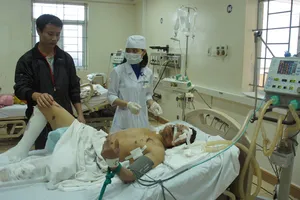 Chùm ảnh nỗ lực cấp cứu nạn nhân sập giàn giáo Vũng Áng