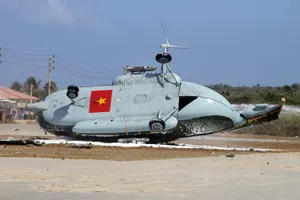 Cận cảnh chiếc trực thăng rơi gãy đuôi ở Phú Quý