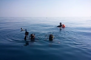 Vớt được khung kính của tiêm kích Su 22 mất tích