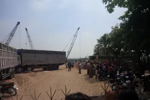 Người phụ nữ bán bánh dạo bị xe tải cán tử vong