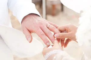 Kiểm tra bắt buộc trước khi cho tay vào nhẫn