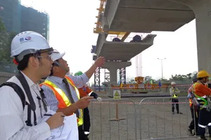 Lắp cây dầm đầu tiên của tuyến metro số 1