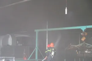 Cháy dữ dội ở nhà máy mủ cao su sấy khô