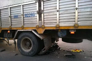 Xe quá tải né trạm cân tông chết người