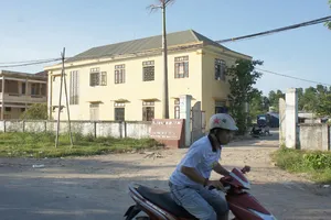 Mất chức phó bí thư phường vì cho thuê trường học để…chi tiêu