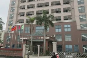 Nghi vấn một phụ nữ nhảy từ tầng 6 bệnh viện tự tử