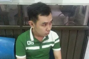 ‘Hiệp sĩ’ bắt nhân viên trộm 5 chếc Iphone của chủ