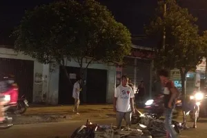 Va chạm 4 xe máy ngay khu vực có bảng cảnh báo