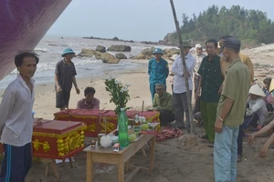 Ba em bé rơi xuống ao chết đuối thương tâm