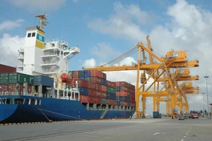 Hai người tử vong tại cảng Chùa Vẽ do đứt xích nắp tàu