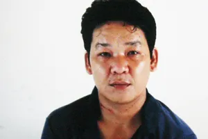 Chồng đâm vợ vì nghi ‘cặp bồ’