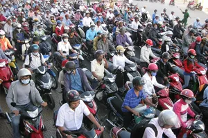 Chính thức kiến nghị dừng thu phí xe máy đầu năm 2016