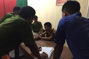 Bắt kẻ ‘ngáo đá’ quậy phá bệnh viện rồi đâm chết bạn