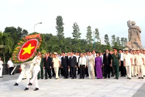 Lãnh đạo TP.HCM viếng Nghĩa trang Liệt sĩ TP
