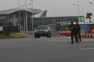 Sáng nay, Bộ trưởng Phùng Quang Thanh đã về đến Hà Nội