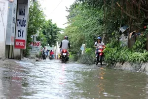 Đường Kha Vạn Cân TP.HCM không cần mưa vẫn ngập