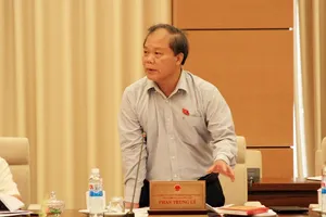 Tòa huyện sao phải ‘sợ’ quan huyện?