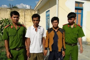 Bắt được nghi can truy sát một gia đình vì nghi dùng ‘thuốc thư’